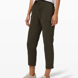 Women's Olive Green Casual Pants Crop Size 4 Or 4 Petite